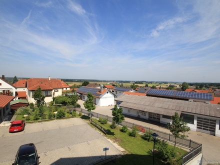 Schöner Weitblick! Gepflegte 2-Zimmer Wohnung im 2.OG mit Aufzug und Balkon in Engelsberg.