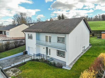 Mit Ausblick über Eichendorf, Einfamilienhaus in guter Wohnlage