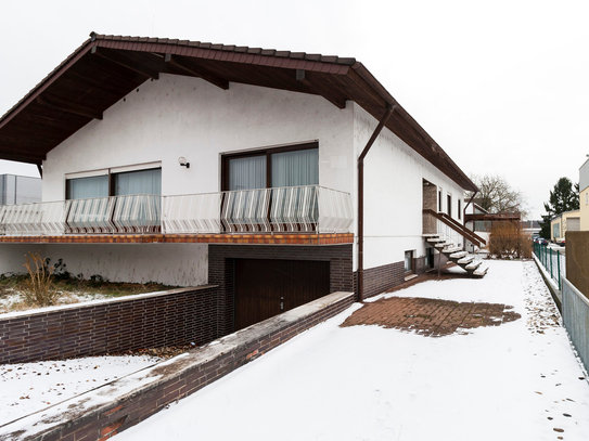 Großes Wohnhaus und eine Lager-/Produktionshalle auf einem großen Gewerbegrundstück in Roßdorf