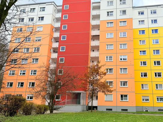 Großzügige 4 Zimmer-Wohnung mit Balkon in Neuperlach