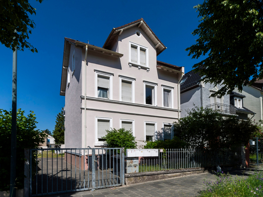 Stilvolles 3 FH-Wohnhaus mit Nebengebäude auf großem Grundstück Darmstadt