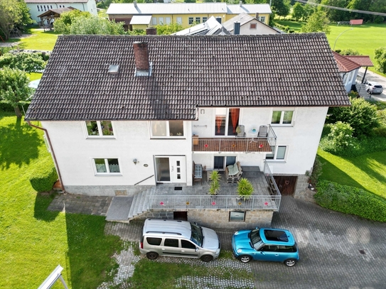 Vielseitiges Zweifamilienhaus in Kemnath am Buchberg - Wohnen mit Charme und Potential