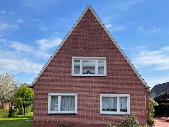 ***Einfamilienhaus mit Nebengebäude in ruhiger Wohnsiedlungslage von Papenburg-Obenende***