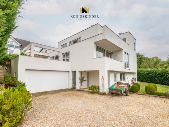 Architektenvilla im Kubus-Stil: Luxuriöses Wohnen mit Panorama-Ausblick – Einziehen und Genießen!