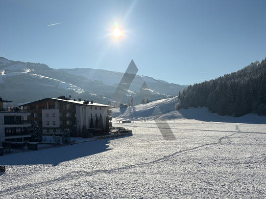 Neuwertige, helle und möblierte Wohnung mit schönem Bergblick