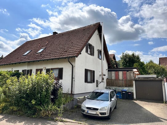 EINFAMILIENHAUS (DHH) MIT SCHÖNEM GARTEN