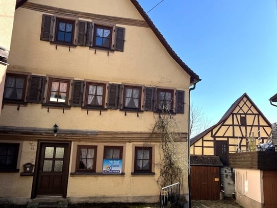 Charmantes, denkmalgeschütztes Wohnhaus mit geräumiger Garage und Gärtle mit Schuppen