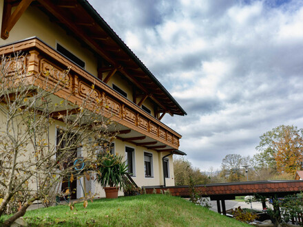 Stillvoller Wohn(t)raum mit großen Garten und Fernsicht