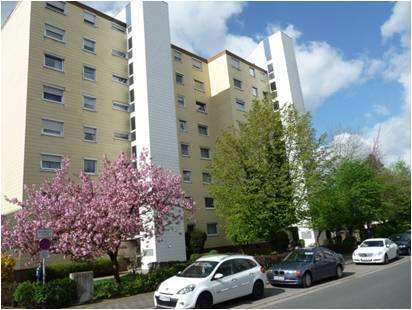 helle 2-Zimmer-Wohnung mit großen Sonnenbalkon, 58m², 5. Stock, Fahrstuhl, EBK, teilmöbliert, Ofen mit Selbstreinigung,…