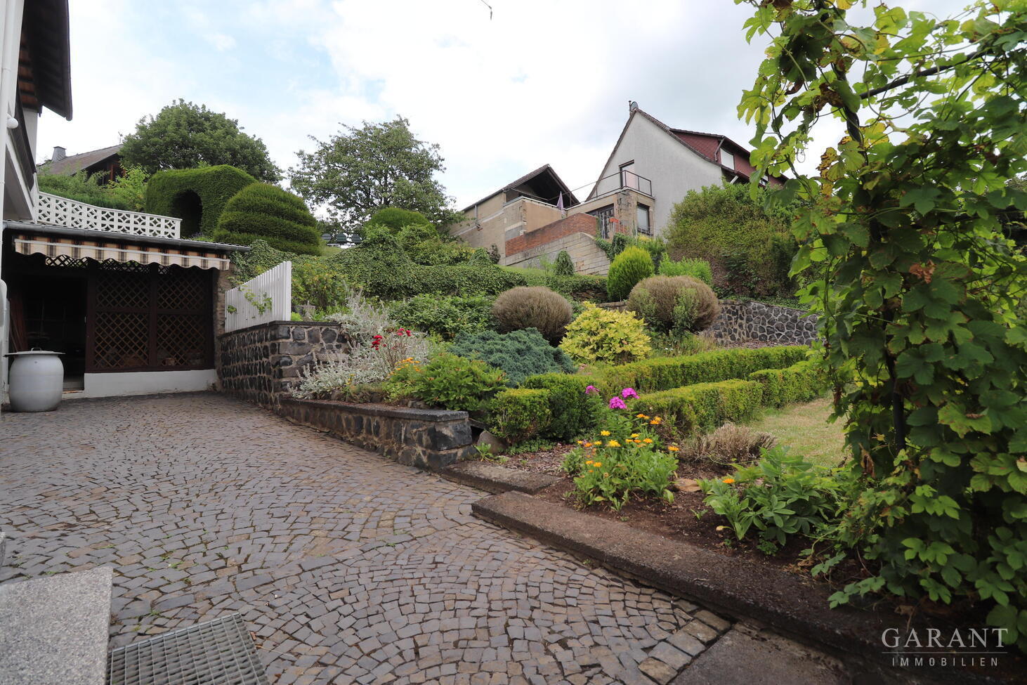 ***Einfamilienhaus mit großem Garten und Garage *** – 35781 Weilburg, 35781 Weilburg – Vorschaubild 2