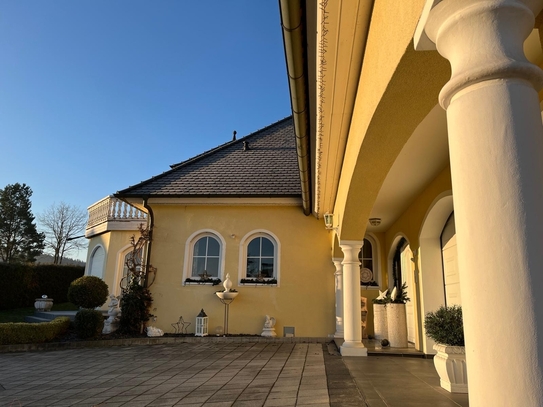 Großzügiges Einfamilienhaus / Villa mit umfassendem Wellness-Konzept - Altendorf nähe Forchheim.