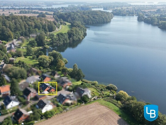 Umfangreich saniertes Traumhaus am See