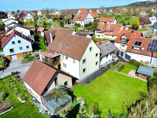 Dreifamilienhaus mit Gewerbeeinheit...