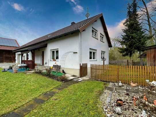 Einfamilienhaus in Aholfing mit viel Platz für Gartenliebhaber!