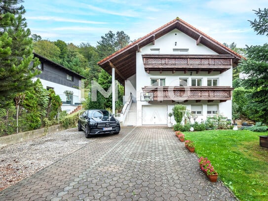 Modernisiertes Familienhaus mit Pool, Garten und jeder Menge Platz zum Wohlfühlen in grüner Umgebung