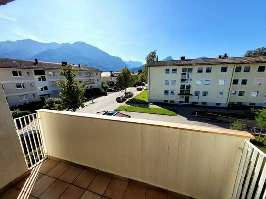 Alpenglühn über den Dächern von Bad Reichenhall