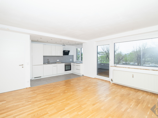Aufwändig sanierte Vierzimmerwohnung mit Balkon und Parkplatz