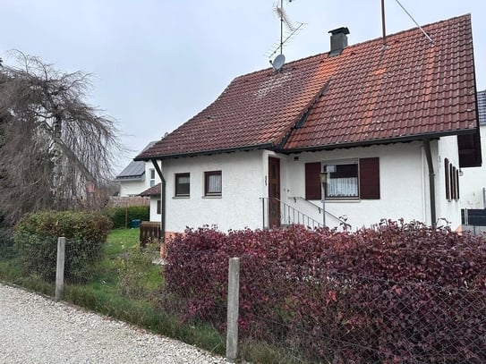 Charmantes sanierungsbedürftiges Haus auf großzügigem Grundstück in Geltendorf-Walleshausen