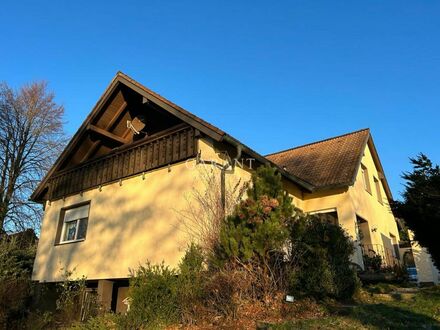 Geräumiges Zweifamilienhaus mit separater Einliegerwohnung in idyllischer Umgebung