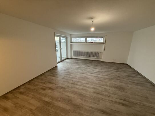 Sanierte 1-zi.-Terrassenwohnung mit EBK und Stellplatz in NU-Schwaighofen