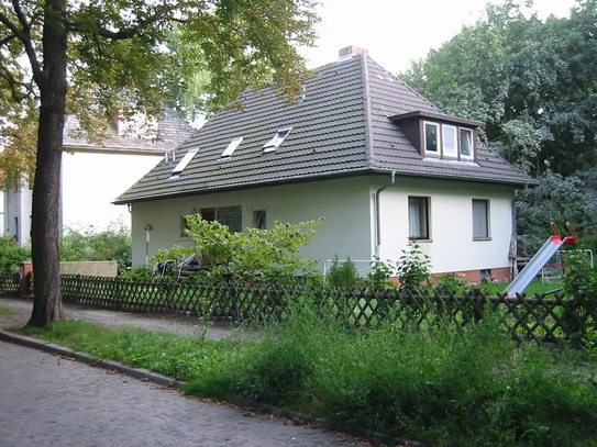 großzügige 3-Zimmer-Wohnung (Dachgeschoss) im privaten 2 Familienhaus, im grünen Wohnumfeld von Berlin-Frohnau, Eigenbe…