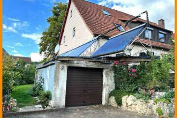 7 7 0,- für 3 Zimmer 100 m² inkl. EINBAUKÜCHE und kleinem GARTEN am Bachlauf im Dorfhaus + GARAGE