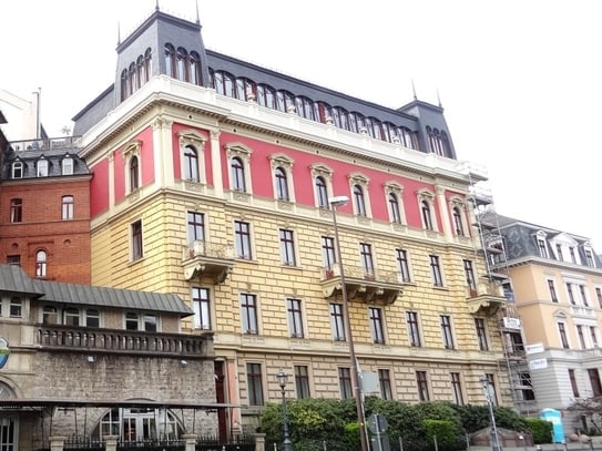 Erstklassige Büroeinheit im Kulturdenkmal Palazzo Mainz mit Fernblick und Balkon.