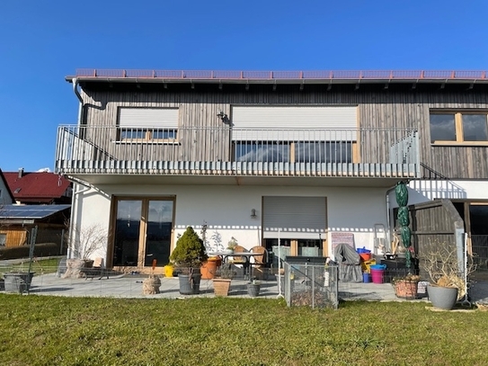 Eigentumswohnung im Erdgeschoss mit Gartenanteil und Doppelcarport