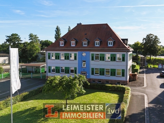 HISTORISCHES BÜROGEBÄUDE IN HAFENNÄHE