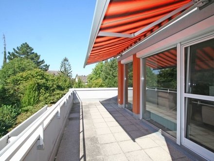 Genießen Sie Ihre sonnige Dachterrasse zur ruhig gelegenen Gartenseite – Geräumige 3-Zi-Wohnung in Moosach
