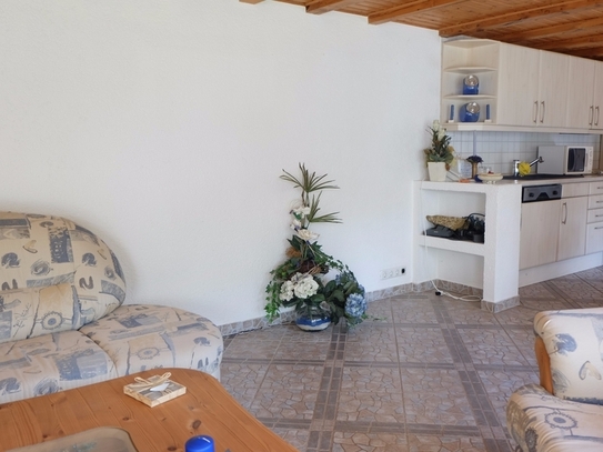 Charmante kleine Wohnung mit großzügiger, überdachter Terrasse mit Blick in die Natur