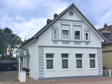 Gepflegtes Zweifamilienhaus in zentraler Lage