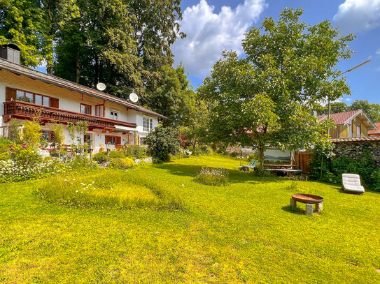 Gmund am Tegernsee: Attraktives Anwesen auf parkähnlichem Areal mit großem Entwicklungspotential