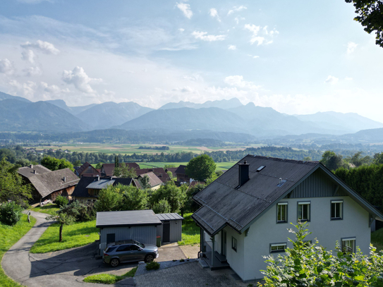 Weitläufiges Anwesen mit Panoramablick auf die Karawanken