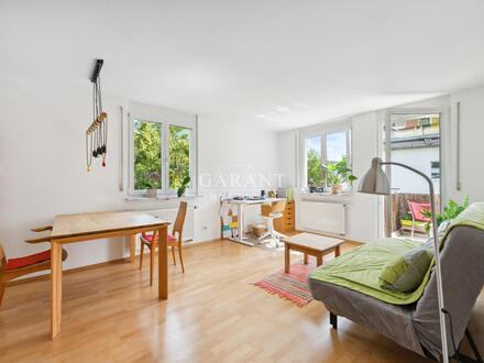 Helle 2 Zimmer-Wohnung mit Sonnen-Balkon und Einbauküche in Neuried