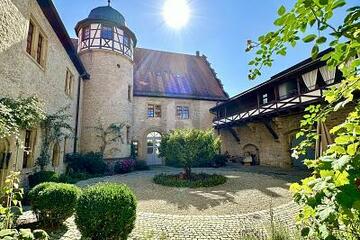 SCHLOSSZAUBER: IHR ZUHAUSE IN HISTORISCHER PRACHT