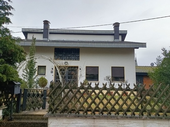 Repräsentatives Einfamilienhaus im Grünen mit Blick über den Pfälzerwald