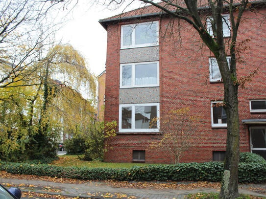 TT bietet an: 3-Zimmer-Mietwohnung mit Balkon in Heppens!