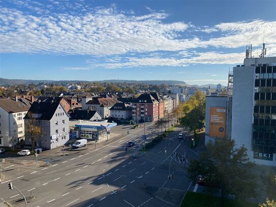 HN-CITY: KLASSE 3 ZI.-WOHNUNG MIT AUSSICHT IN GEPFL. MEHRFAMILIENHAUS