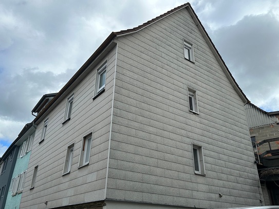 Einfamilienhaus mit Garten und Garage in Willsbach