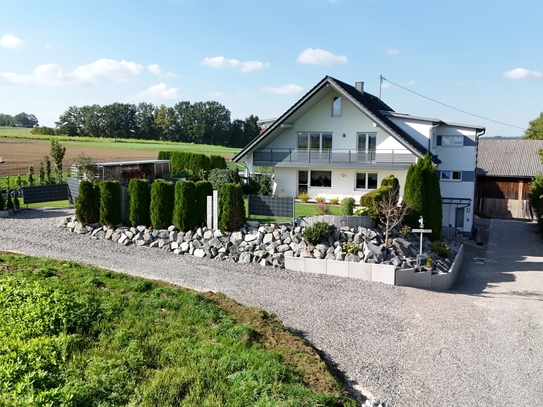 RUHE PUR! Top saniertes Zweifamilienhaus in ruhiger Lage bei Roggenburg