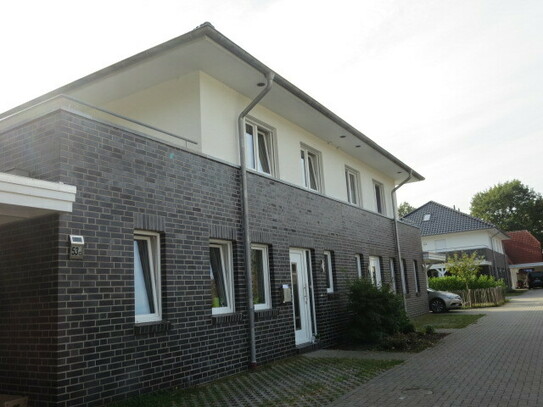 Attraktives KfW-55 Doppelhaus, Baujahr 2014, geräumig, hell, mit vielen Extras
