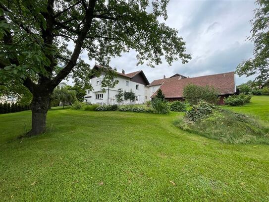 Ehemaliges "Sacherl" mit großem idyllischen Garten in zentraler Dorflage