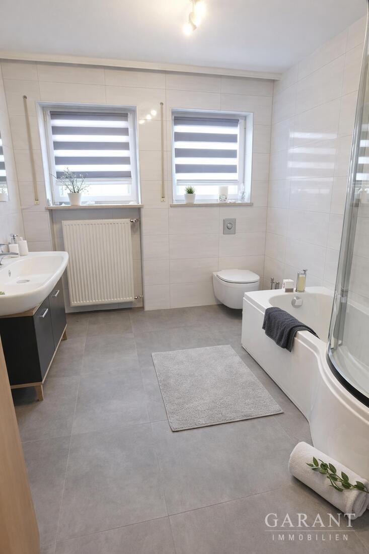 *Attraktives Zweifamilienhaus in Zuchering*Eigenheim oder Kapitalanlage *Viel Potenzial* – 85051 Ingolstadt, 85051 Ingolstadt – Vorschaubild 5