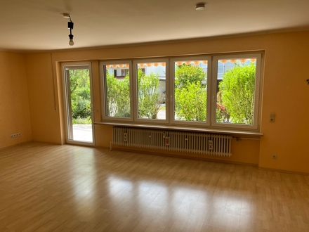 Schöne 4 Zimmerwohnung mit großem Garten zum Verkauf
