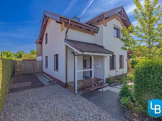 Einfamilienhaus mit Geschichte: Modernisierter Altbau mit liebevoll angelegtem Garten