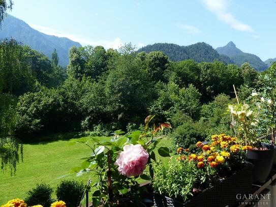 Bad Reichenhall: Sonnige 2 Zimmer-Wohnung mit Südbalkon und Tiefgaragenstellplatz!