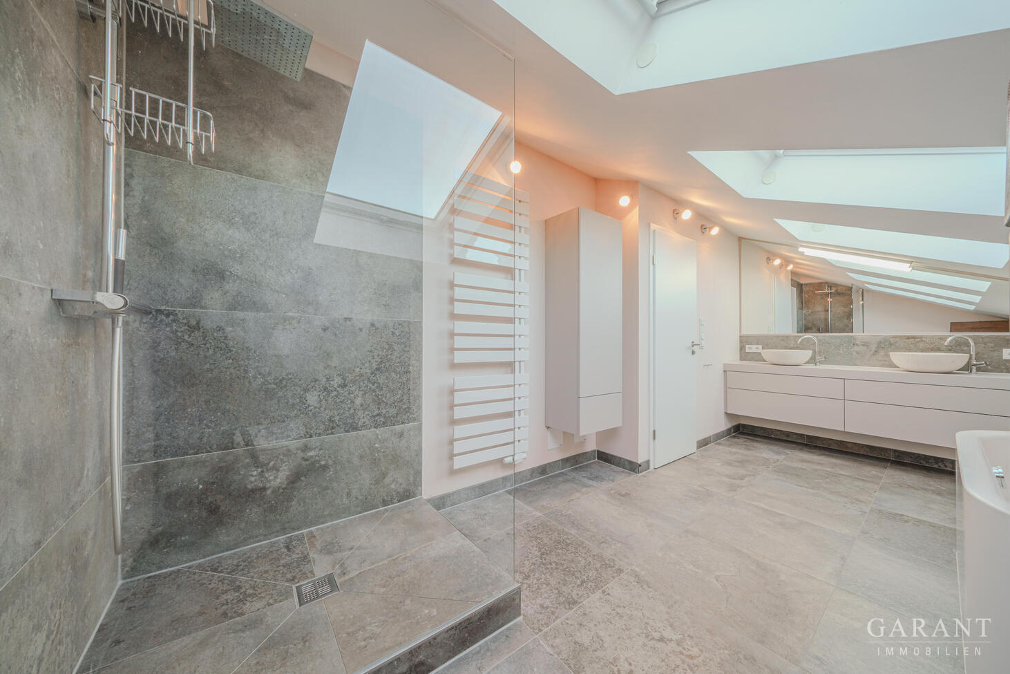 Modernes Reihenmittelhaus mit eigenem Pool im Garten – 85604 Zorneding, 85604 Zorneding – Vorschaubild 15