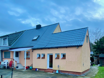Doppelhaushälfte mit großzügigem Grundstück in attraktiver Lage