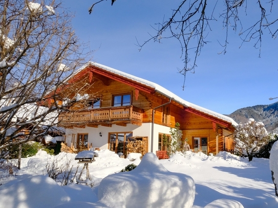 Möchten Sie Weihnachten im Schnee verbringen? Hier ist Idylle pur-sehr schönes Landhaus mit Einliegerwohnung oder Praxi…